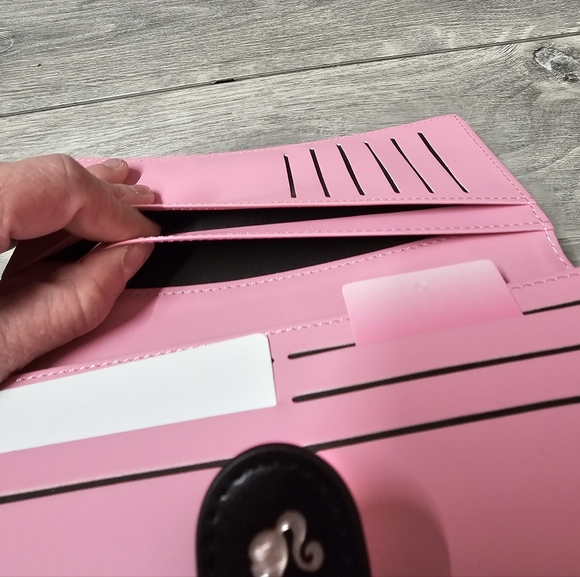 Barbie Limited Edition Bright Pink & Black Leather Wallet Miniso Collaboration - Picture 4 of 11